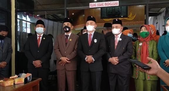 Suharlan Gantikan Bambang Supriadi Anggota DPRD Lambar Yang “Ngilang”