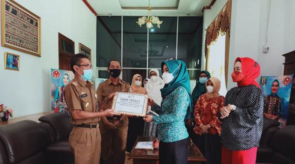 TP PKK Way Kanan Salurkan Bantuan Korban Bencana Sulawesi Barat