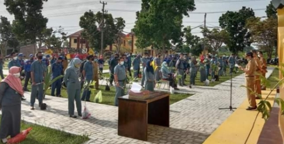 Hindari Kerumunan, Pemkab Tuba Bagikan SK Hoorer di 11 Lokasi