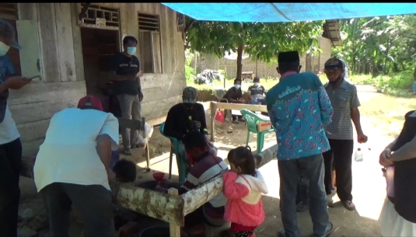 Warga Serbu Rumah Sunardi Untuk Mandi Di Sumur Tiban