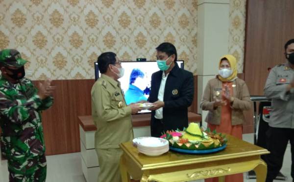 Bupati Mesuji Raih Pengharagaan Tjindarbumi Kategori Kepala Daerah Yang Peduli Pembagunan Wisata Religi