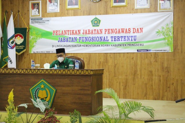 Kepala Kantor Kemenag Pringsewu Lantik 17 Pejabat Adminstrasi