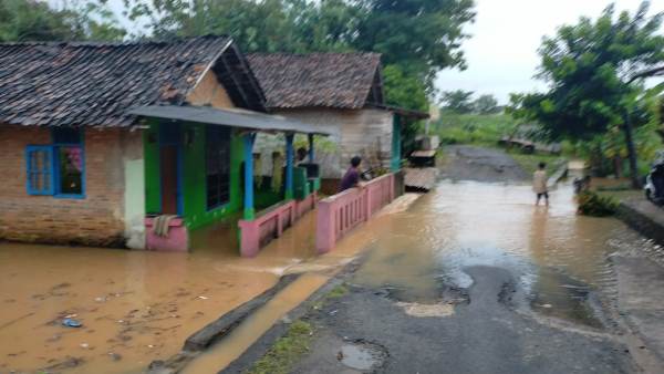 Hujan Lebat Guyur Kotabumi, Sejumlah Wilayah Terendam Banjir