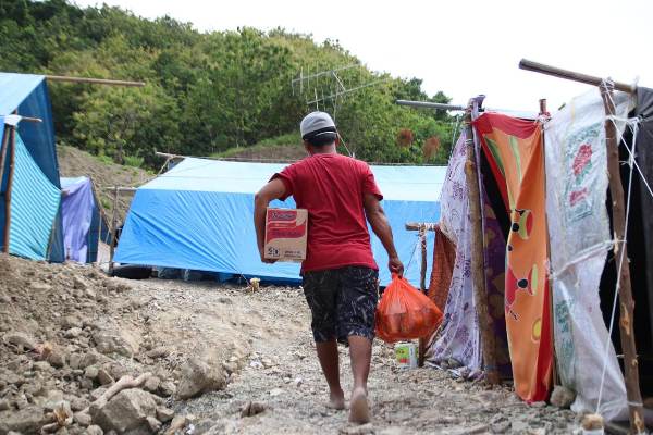 Medcoenergi Distribusikan Kebutuhan Pokok Untuk 16 Korban Bencana