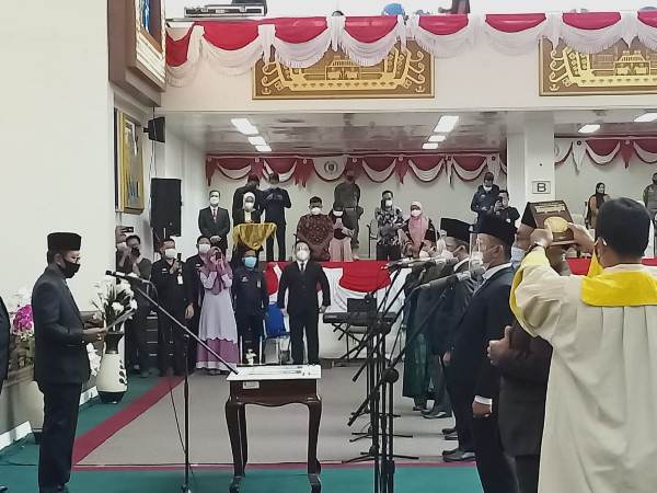 Mingrum Gumay Lantik Enam Anggota DPRD Lampung Sebagai PAW