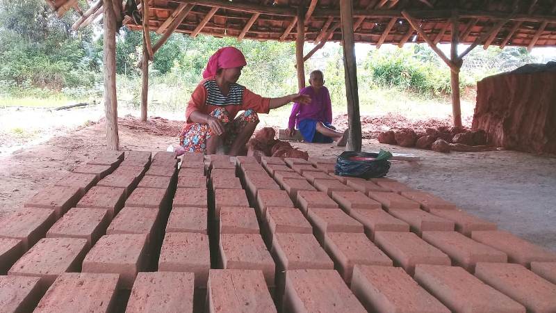 Desa Padangratu Sentra Industri Kreatif Kecamatan Sungkai Utara