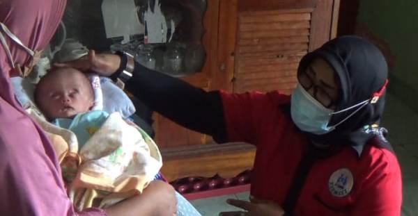 Ringankan Keluarga Bayi Penderita Hidrosefalus di Semaka, LKS Alamanda Tanggamus Galang Dana