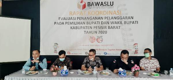 Bawaslu Pesisir Barat Gelar Rakor Evaluasi Dengan Panwascam