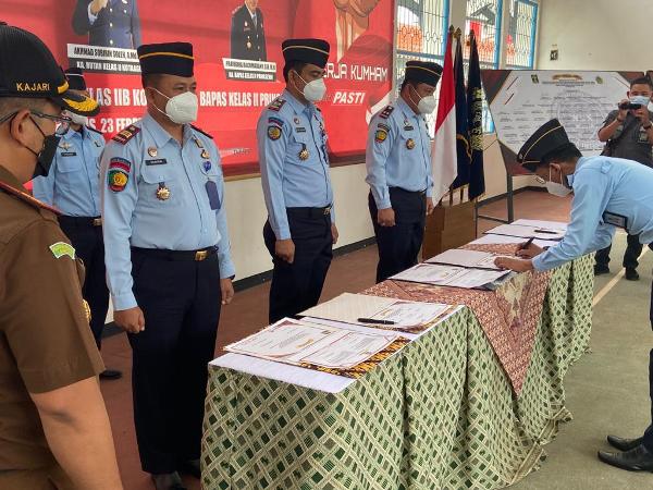 Petugas Rutan Kelas II B Kota Agung Ikuti Apel Deklarasi Janji Kinerja