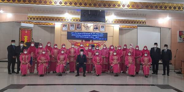 TP PKK dan Dekranasda Dilantik Bupati Lampura