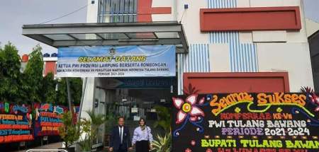 Abdul Rohman Terpilih Secara Aklamasi, Papan Bunga Banjiri Kantor PWI Tuba