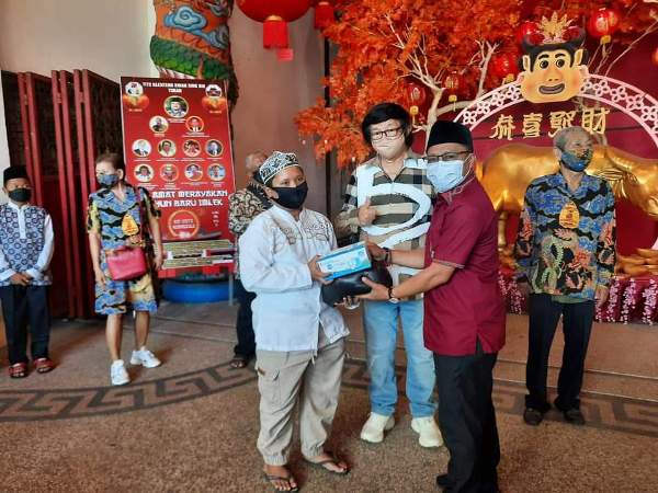 Ketum PP Pemuda Muhammadiyah Kunjungi Ketua Yayasan Komunitas Konghucu Di Tuban