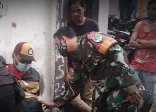 Babinsa Kodam Jaya Amankan Maling Berpistol Diikat Warga, Ternyata Intel Polda Metro Jaya