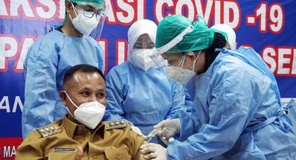 Disuntik Vaksin Pertama Kali, Nanang Ermanto : Tetap Disiplin 3M