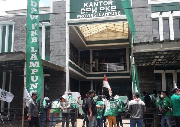 Didesak Mundur dari Ketua Partai Nunik dan Petinggi PKB Lampung Aksi No Coment