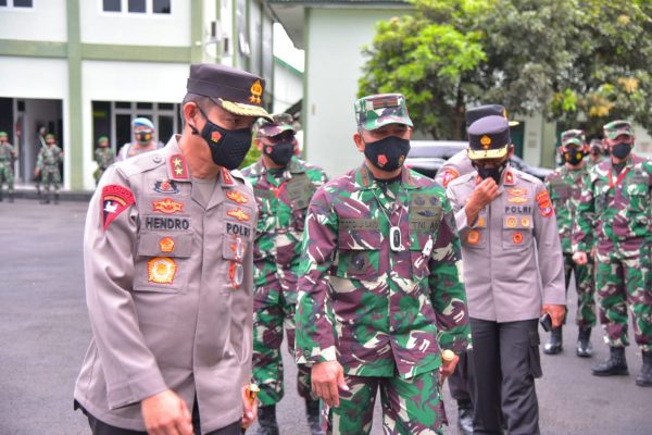 Irjen Pol Drs Hendro Sugiatno Kunjungi Danrem 043/Gatam