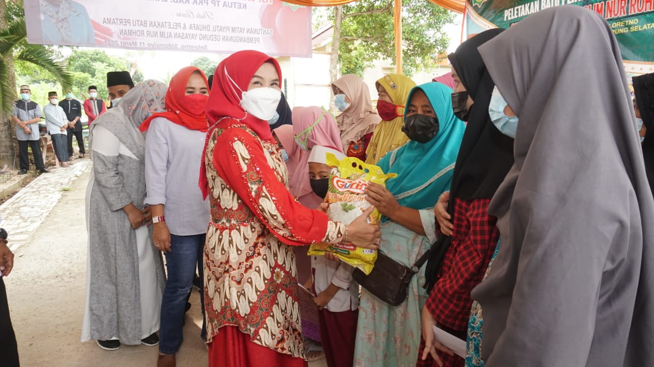 Winarni Letakkan Batu Pertama Pembangunan Gedung Pendidikan Alim Nur Rohman