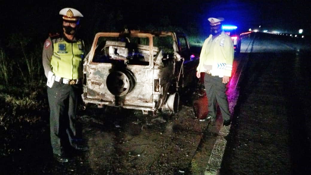 Satlantas Polres Tulang Bawang Identifikasi Penyebab Kebakaran Mobil di Jalan Tol