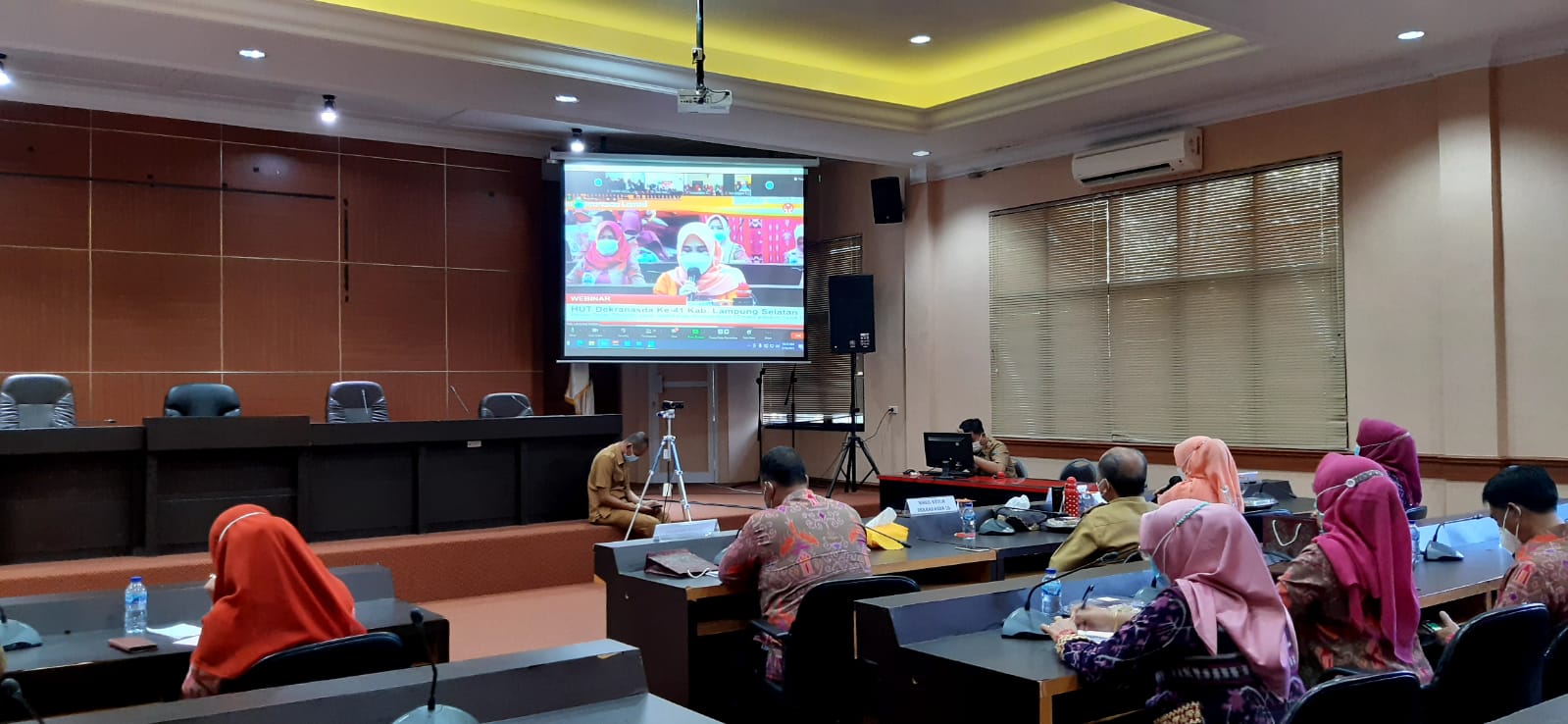 Buka Acara Webinar Dekranasda Lamsel, Winarni Mengharuskan Pelaku UMKM Merubah Strategi Pemasaran Dengan Sistem Digital