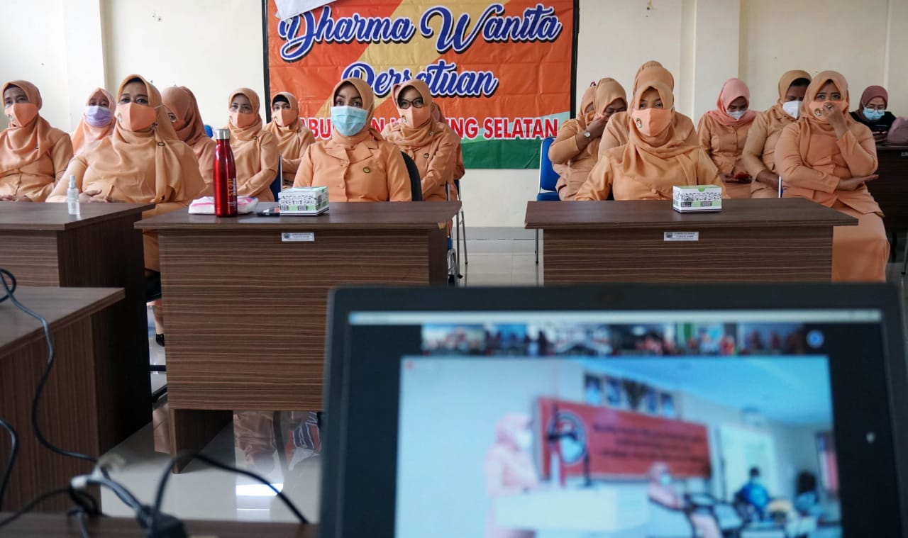 DWP Lamsel Ikuti Seminar Pendidikan Keluarga Secara Virtual