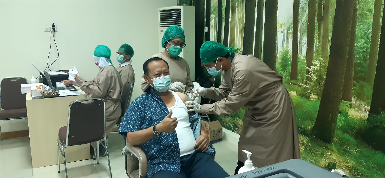 Ketua DPRD, Pejabat Eselon II dan Kabag Pemkab Lamsel Jalani Vaksinasi Dosis Kedua