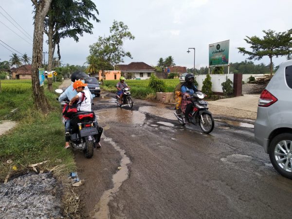 Kondisi Jalan Letjend Soeprapto Semakin Parah