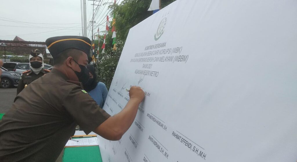 Kejaksaan Metro Laksanakan Penandatangan Fakta Integritas Satuan Kerja