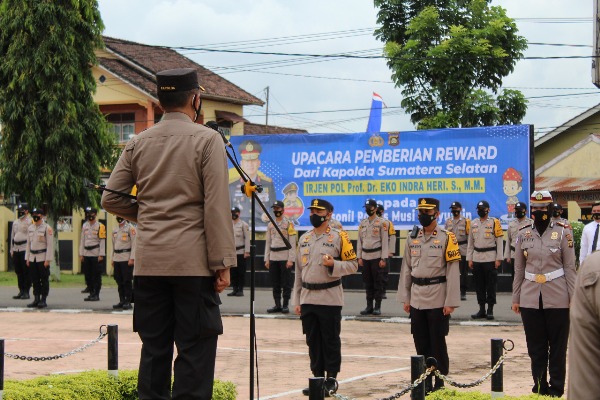 Dinilai Berprestasi, Kapolres Muba RAih Reward Dari Kapolda Sumsel