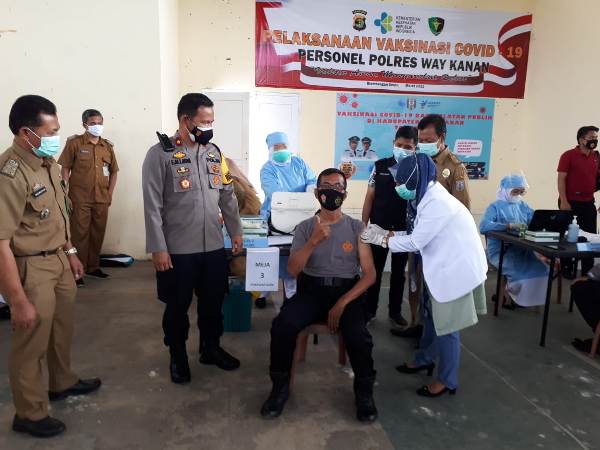Polres Way Kanan Lakukan Vaksinasi Covid-19 Tahap Dua