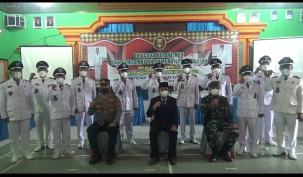 Camat Wonosobo Ucapkan Selamat Kepada Kepala Pekon Yang Dilantik Hari Ini