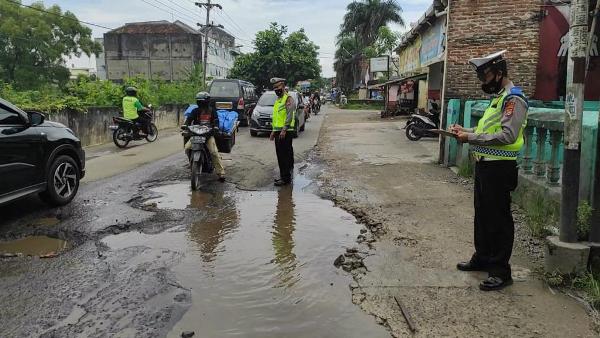 Jalan Rusak dan Berlubang, Subditkamsel Polda Lampung Lakukan Survei