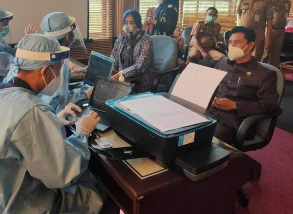 Sebanyak 31 anggota DPRD Kabupaten Way Kanan di Vaksin Covid-19