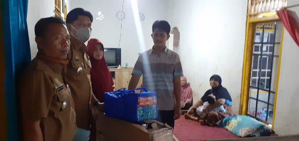 Dinsos Kabupaten Tanggamus Kunjungi Bocah Penyandang Disabilitas