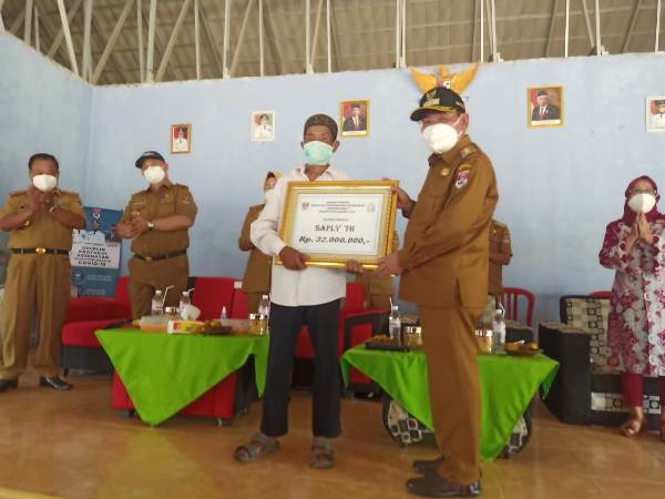 Bupati Mesuji Berikan Baperlahu Kepada 20 Warga Secara Simbolis