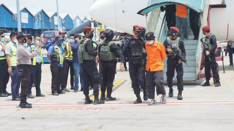 22 Terduga Teroris Hasil Operasi Densus 88 Di Jawa Timur, Diterbangkan Ke Jakarta