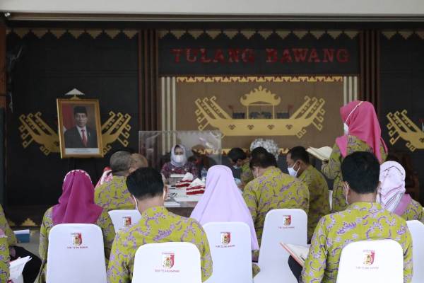 Winarti Pimpin Rapat Evaluasi dengan Kepala Puskesmas Se-Tulang Bawang