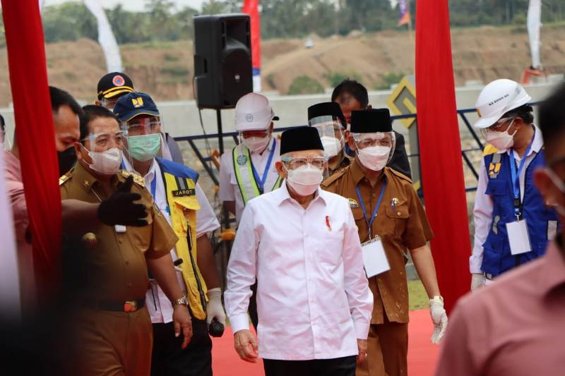 Wakil Presiden RI Tinjau Kegiatan Vaksinasi Covid-19 dan Progres Pembangunan Bendungan Way Sekampung