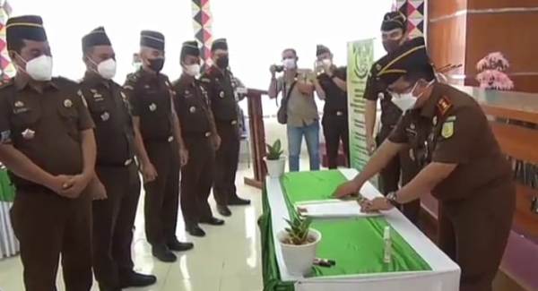 Kejari Tanggamus Lakukan Penandatanganan Pakta Integritas Dan Penacanangan WBK
