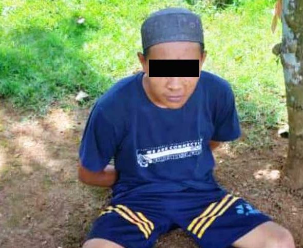 Pria Ganguan Jiwa Tebas Kepala Ayahnya Yang Lagi Nyantai Diteras Rumah Lalu Tenteng Kepala Teriak Bapak Saya Mati