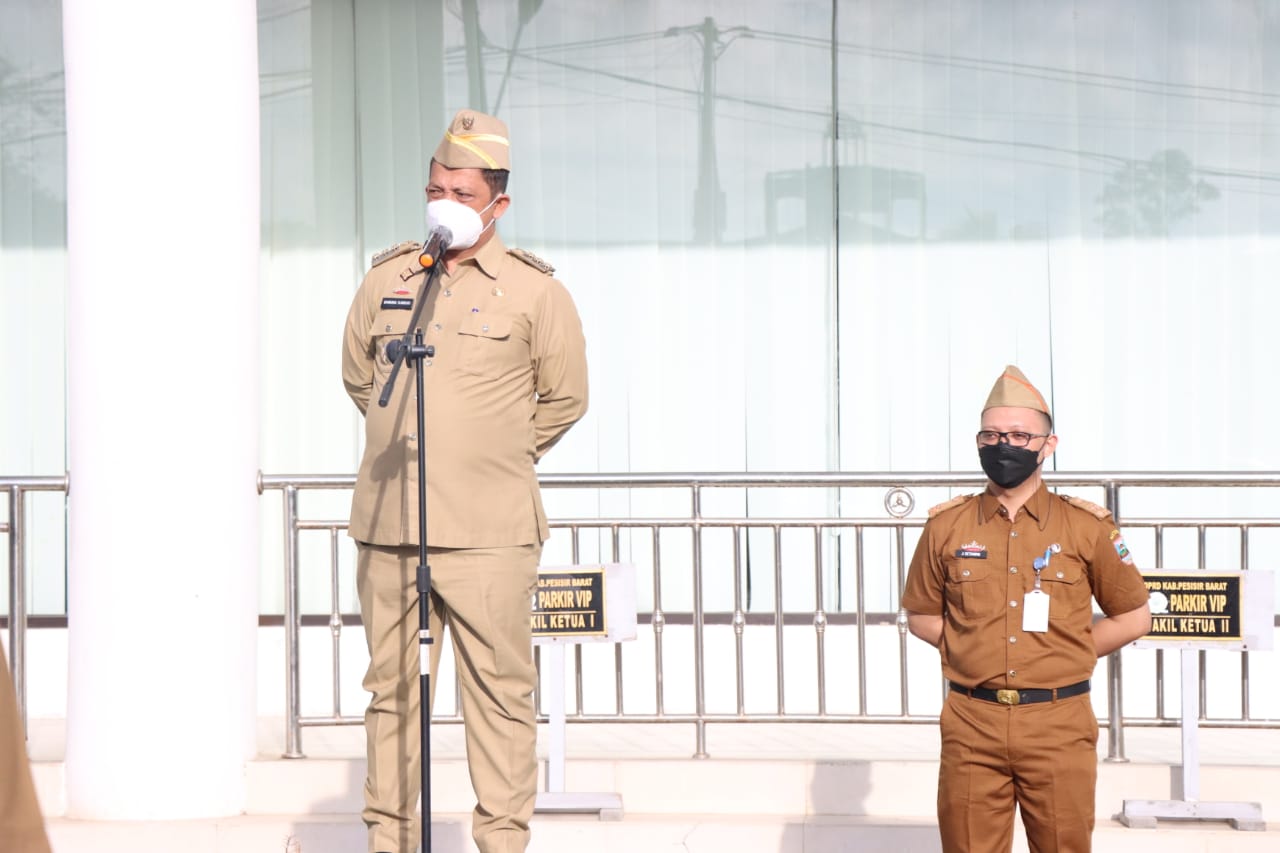 Pj Bupati Pesisir Barat Pimpin Apel Pagi Dalam Ramgka Menyambut Bulan Suci Ramadhan