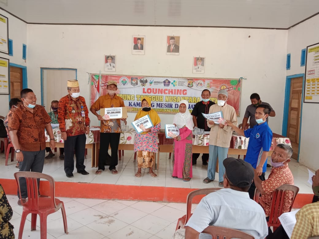 Pemerintah Kampung Mesir Dwi Jaya Salurkan Dana BLT