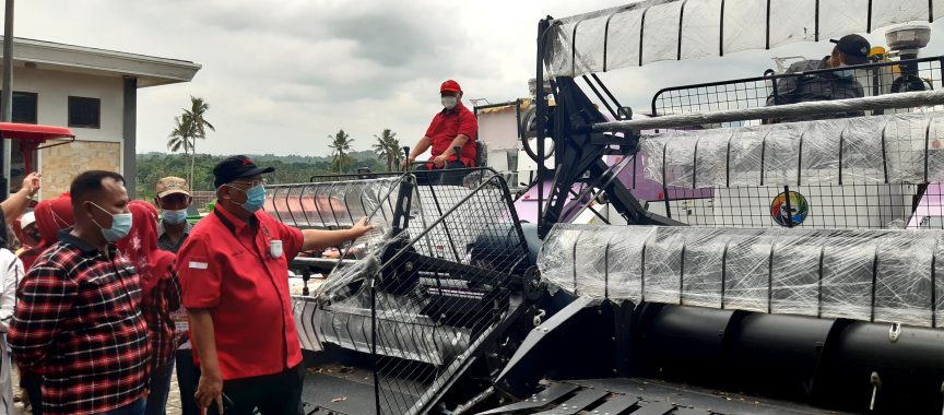 Peroleh Bantuan Alsintan, Nanang Harap Ketahanan Pangan Di Lamsel Semakin Kuat