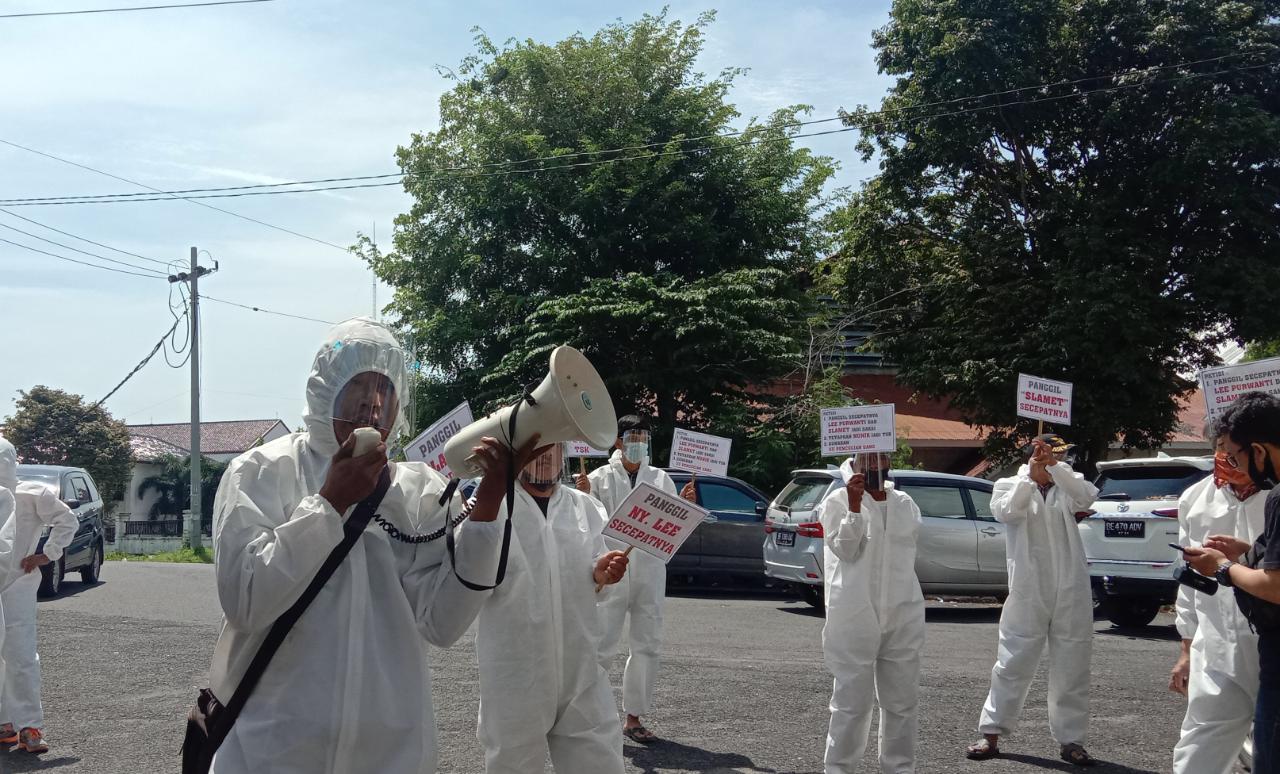 Unjukrasa di Pengadilan Masa Desak KPK Tetapkan Nunik Tersangka dan Periksa Bos SGC Purwati Lee