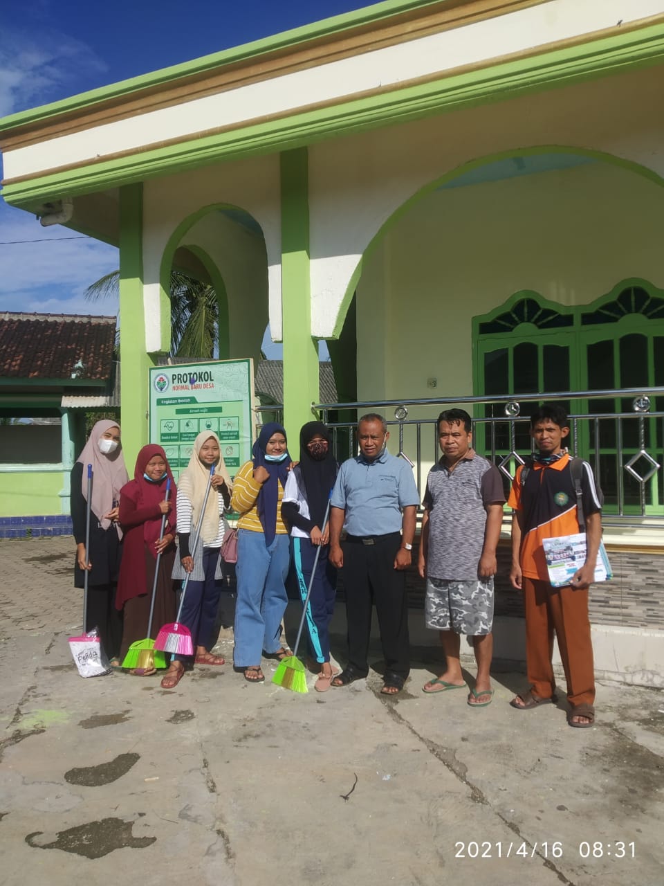 SMK Patria Gading Rejo Baksos di Bulan Ramadan