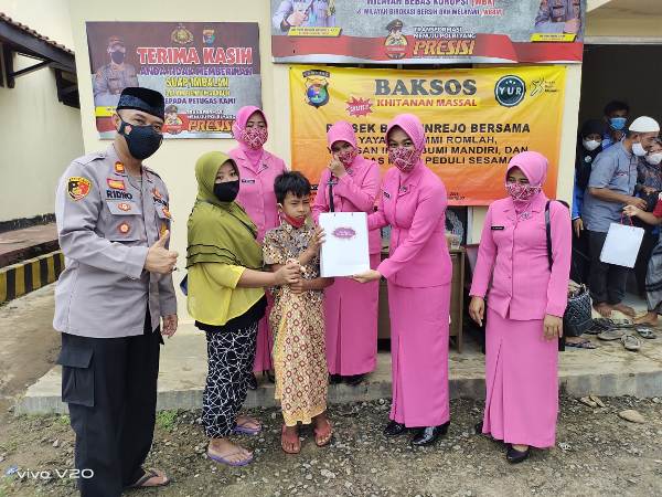 Polsek Bangun Rejo Gelar Sunatan Massal