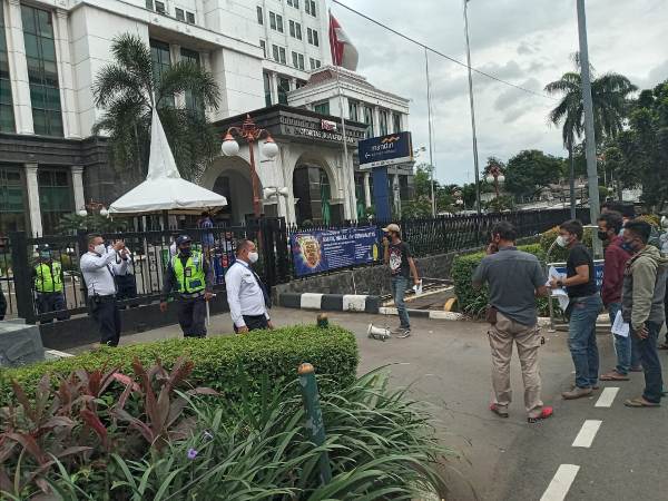 OJK Kembali Didemo Pemegang Polis AJB Bumiputera 1912