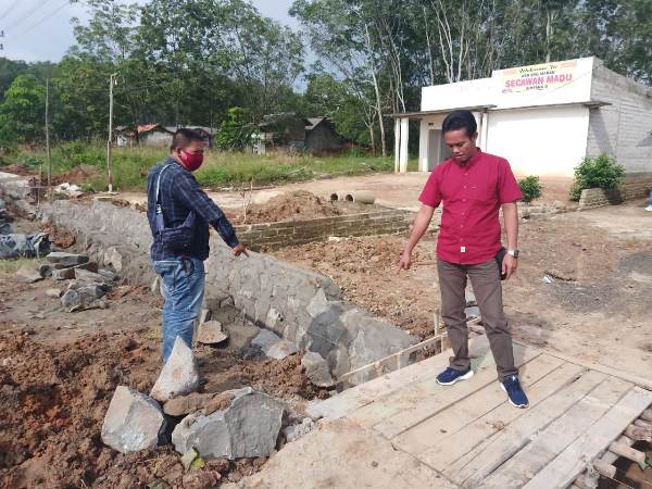 Pembangunan Talud Simpang SPUD Mesuji Diduga Asal Jadi