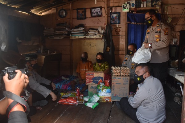 Kapolres Muba Beserta Jajaran Kunjungi Redi Yang Tengah Sakit