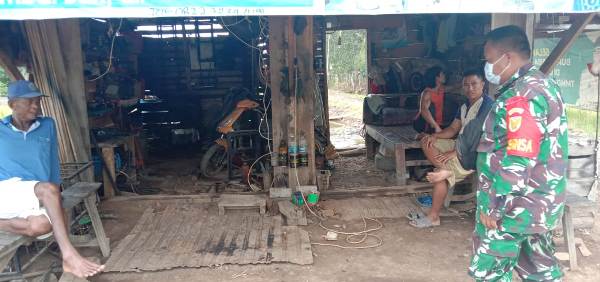 Satgas TMMD Ke-111 Koramil 401-04 Komsos Bicarakan Pola Hidup Sehat Dengan 3M Kepada Masyarakat