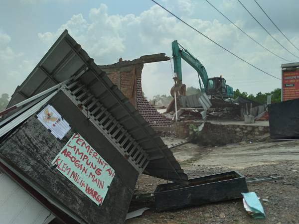 Tempat Tinggal Digusur Sepihak Oleh Pemprov Lampung, Giwox Minta Arinal Ganti Rugi
